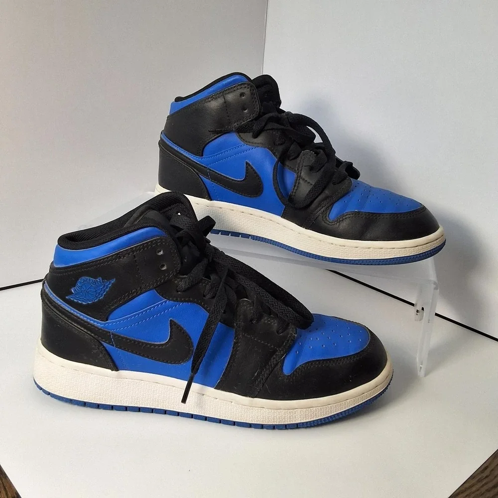 Air Jordan Sneakers - Youth‎ Size 5Y